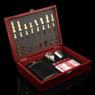 Подарочный игровой набор с фляжкой «Black Vegas» в шкатулке купить в Минске +375447651009