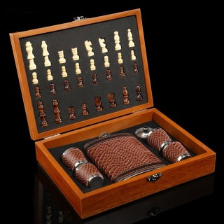 Подарочный игровой набор с фляжкой «Chess» в шкатулке купить в Минске +375447651009