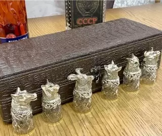 Подарочный набор рюмки перевертыши в кожаном кейсе «Звери» Минск +375447651009