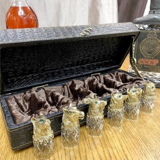 Подарочный набор рюмки перевертыши «Звери» в кожаном кейсе фото