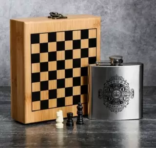 Подарочный набор с фляжкой и шахматами «Grand Master» купить в Минске +375447651009