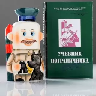 Штоф «Пограничник» в  подарочной книге- шкатулке купить в Минске +375447651009