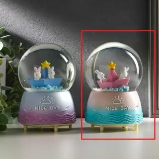 Снежный шар музыкальный «Зайчата в розовой лодке» 10 см купить в Минске +375447651009